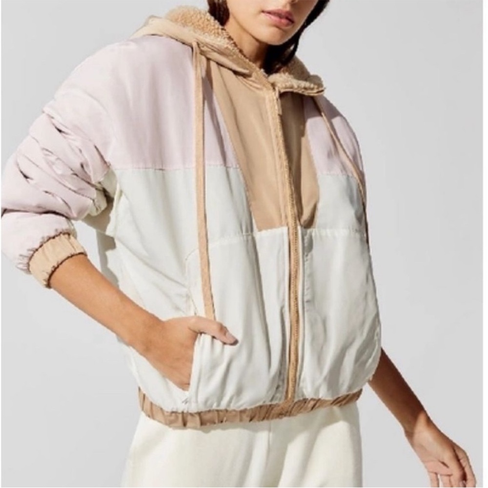 Alo Yoga duality reversible utility jacket in Putty/Pristine/Soft Pink